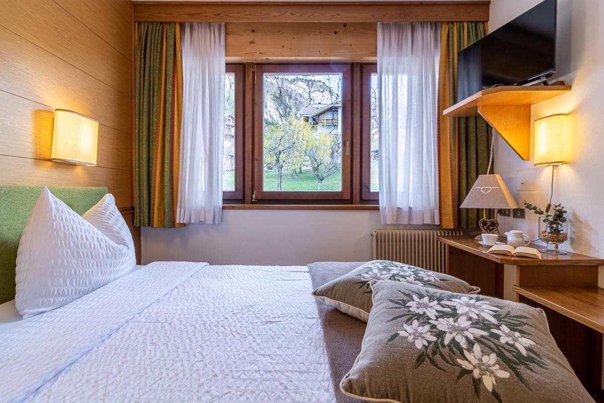 Hotel Arcobaleno Фай-делла-Паганелла Экстерьер фото